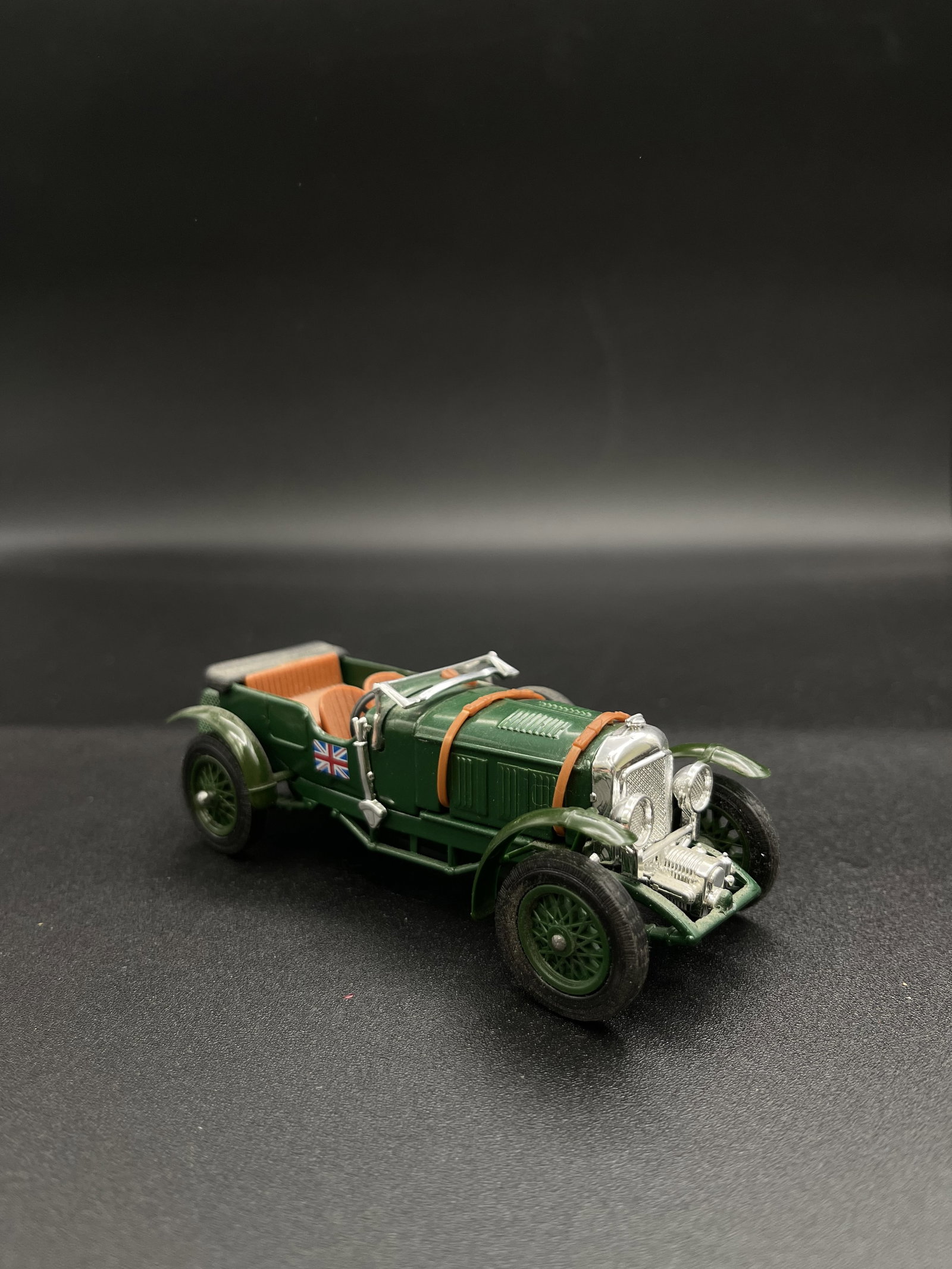 Vintage Model Car 1:43 Green Y2 Bentley 1980 Matchbox: Vintage Model Car 1:43 Green Y2 Bentley 1980 Matchbox