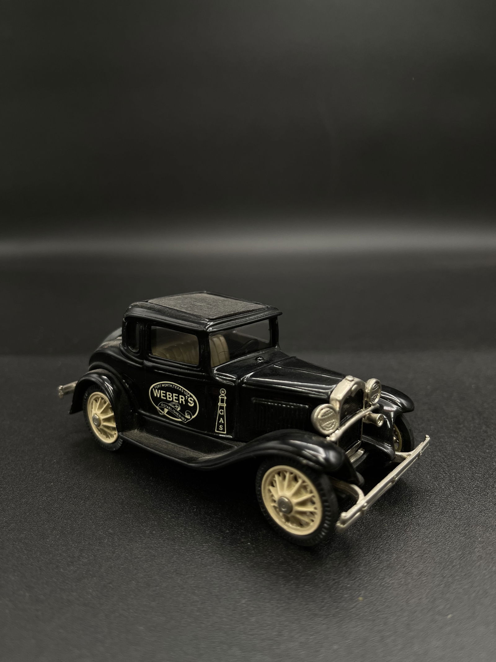 Vintage Model Car 1:43 Black 1930 Ford Model A (1 of 5)