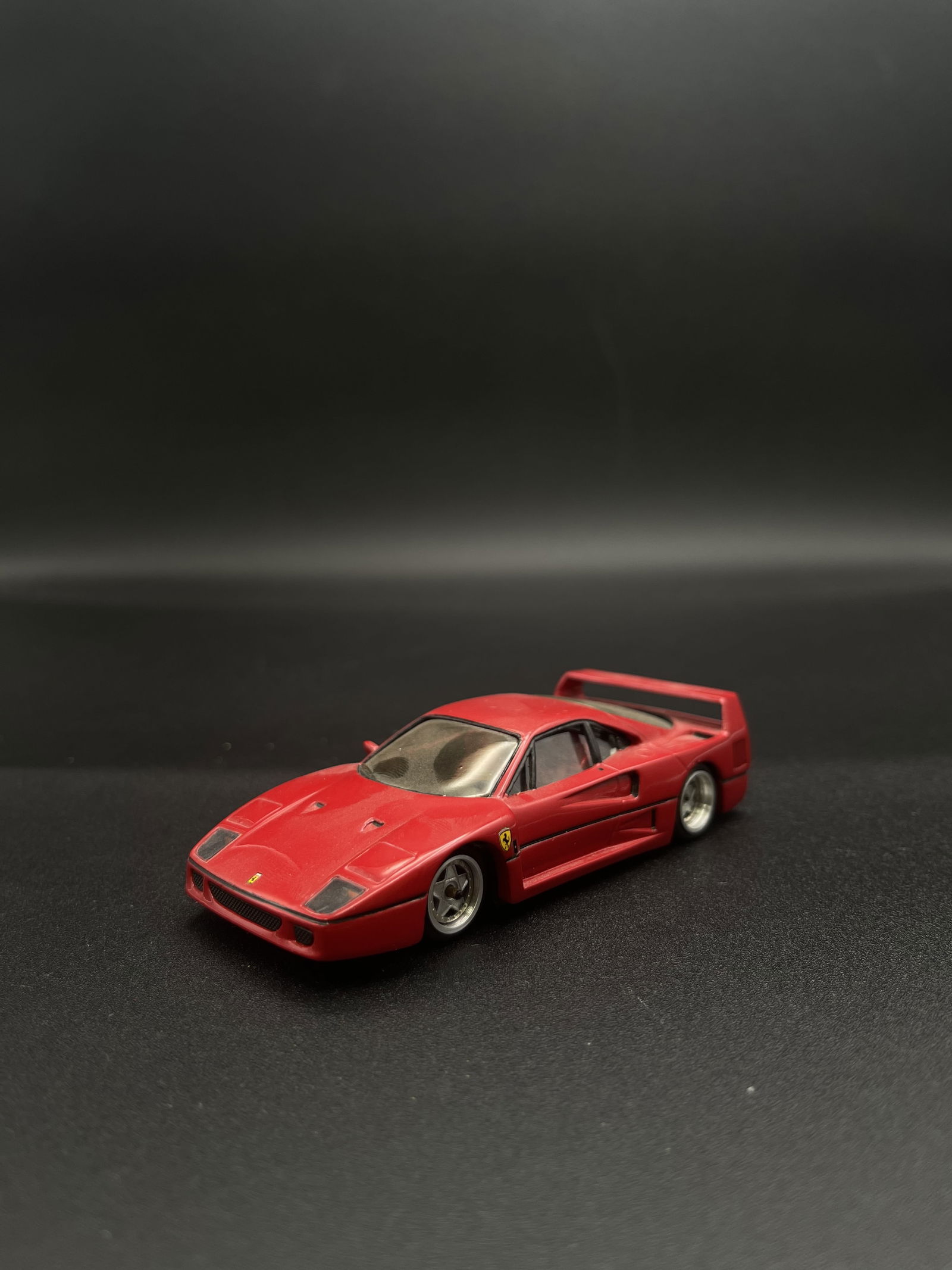 Vintage Model Car 1:43 Red Ferrari F40 Le Mans 1987 (1 of 5)
