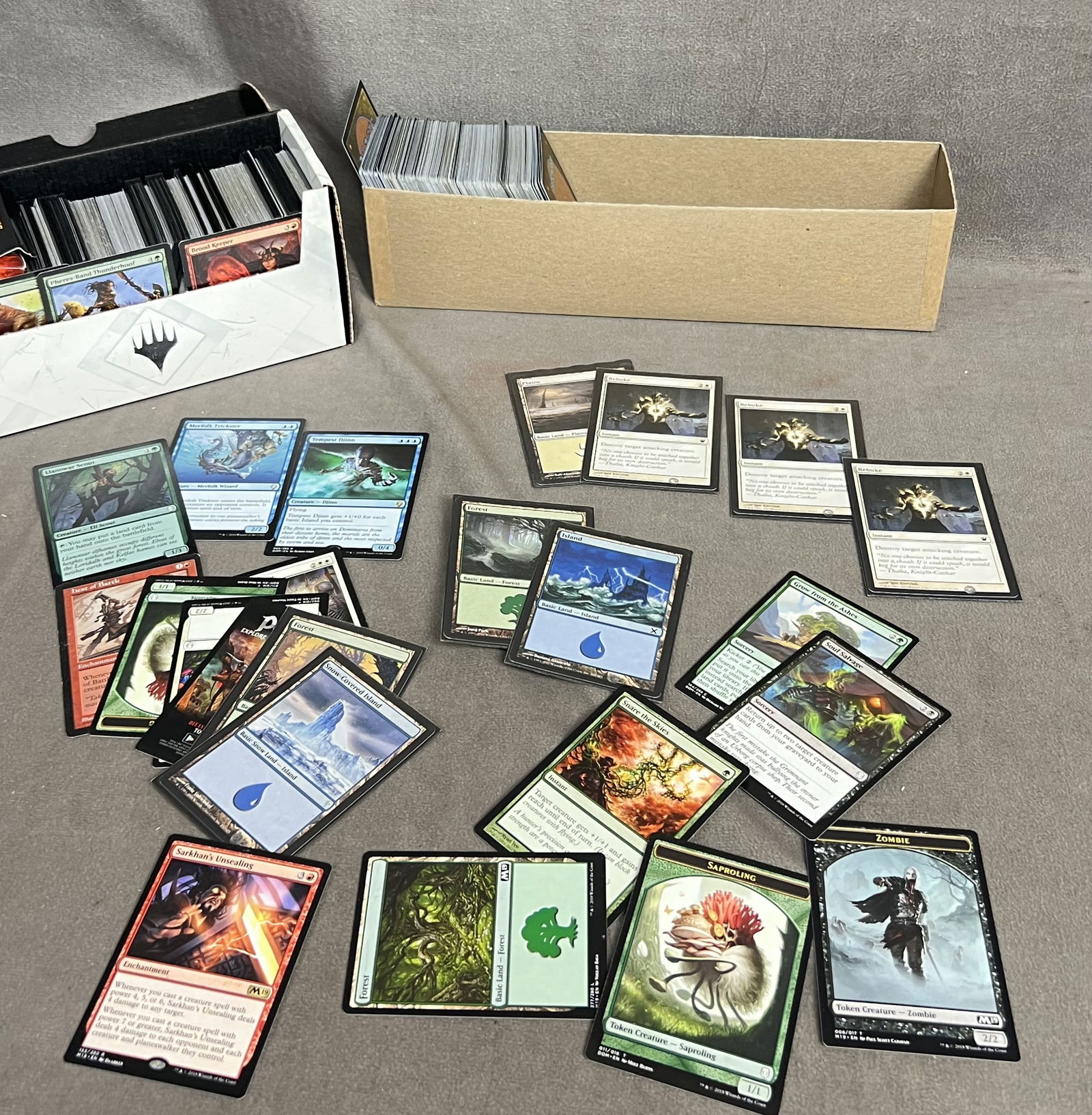 Magic the gathering trading card collection lot: Magic the gathering trading card collection lot
