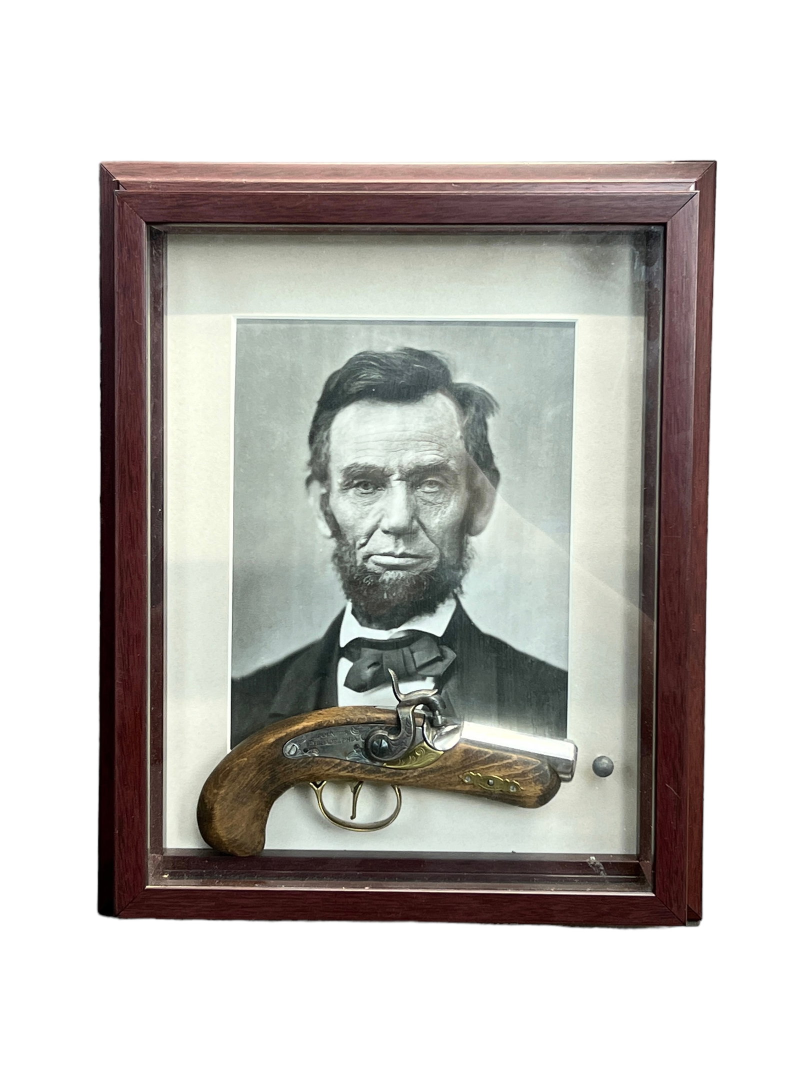 The gun that killed President Abraham Lincoln Derringer pistol replica in shadowbox: The gun that killed President Abraham Lincoln Derringer pistol replica in shadowbox