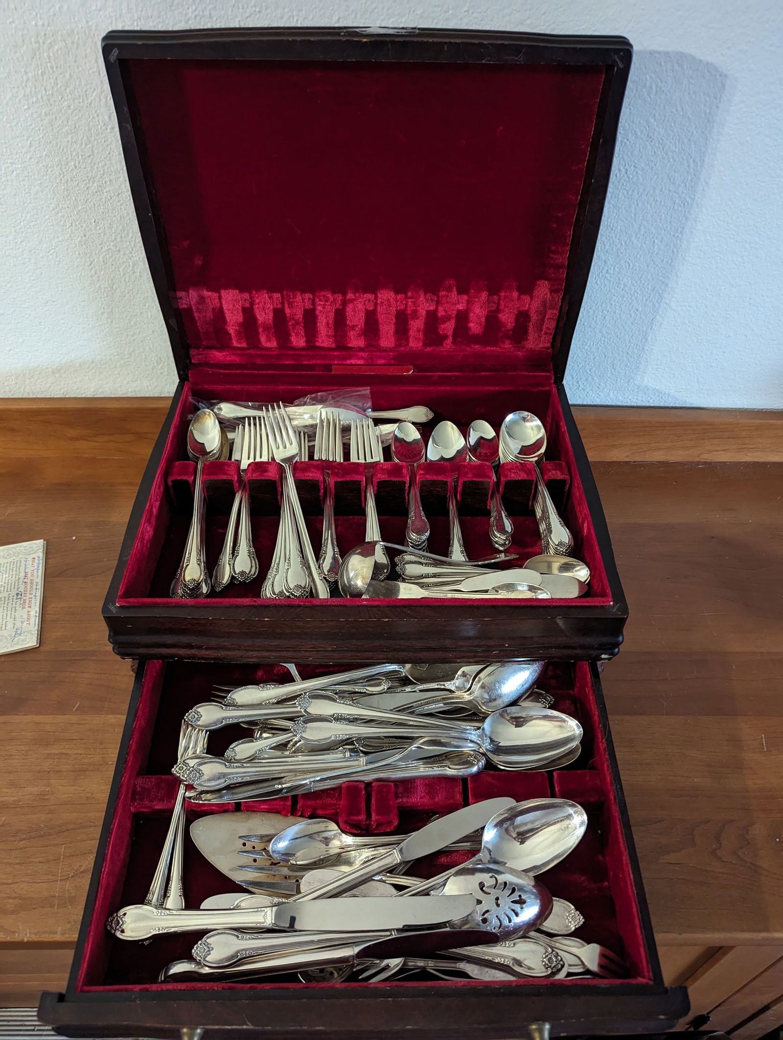 146 piece "Remembrance" 1847 Rogers Silver Plate flatware set in box (1 of 4)