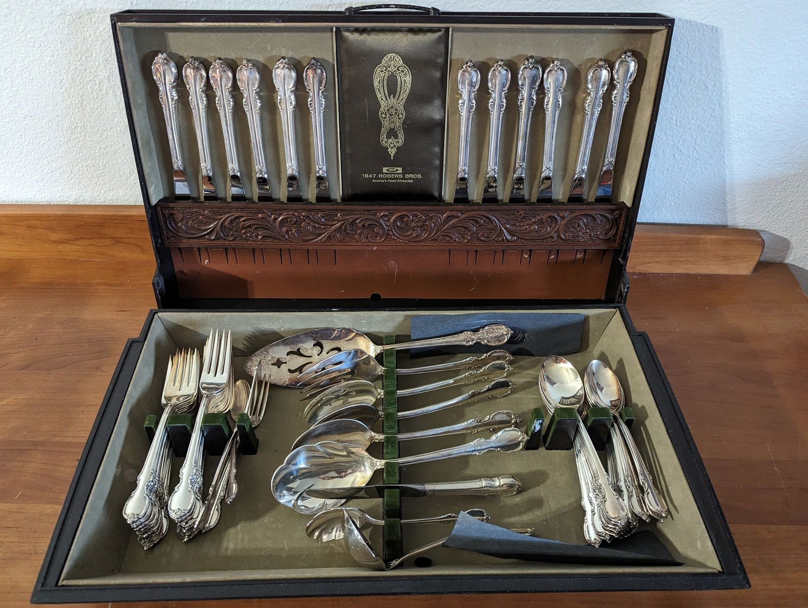 72 piece "Reflection" 1847 Rogers Silver Plate flatware set in box (1 of 3)