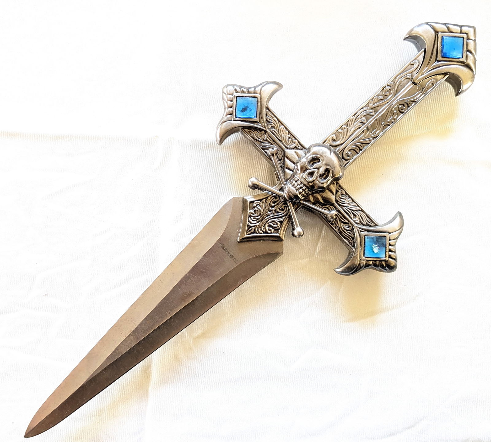 Skull and crossbones dagger sword: 17". Location 2