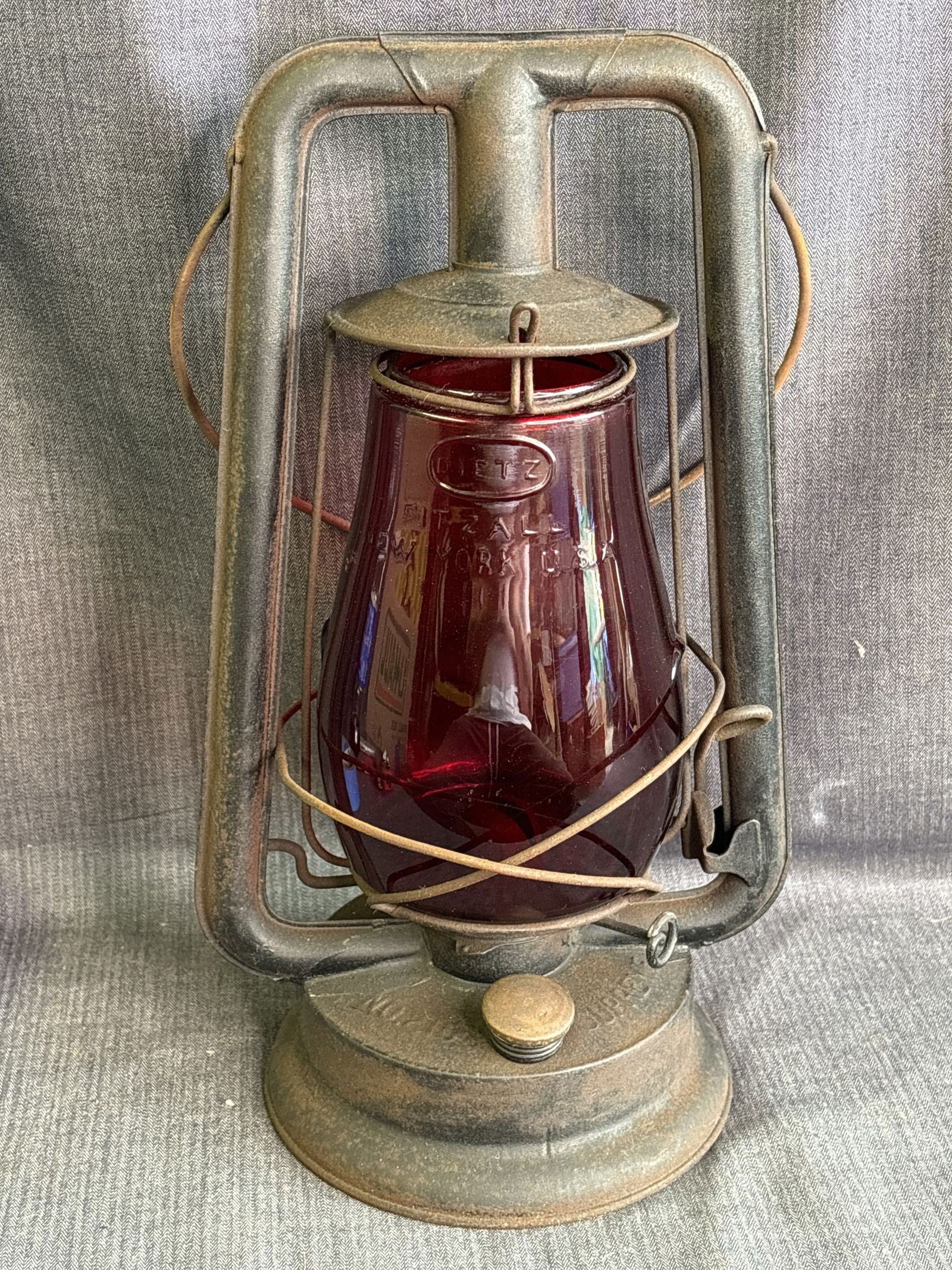 Antique Dietz lantern (1 of 4)