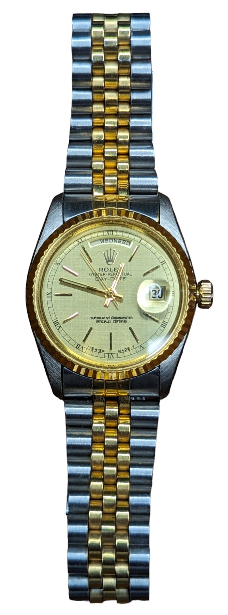 Men's wrist watch: As is. Not authenticated. We do not guarantee. Not tested.