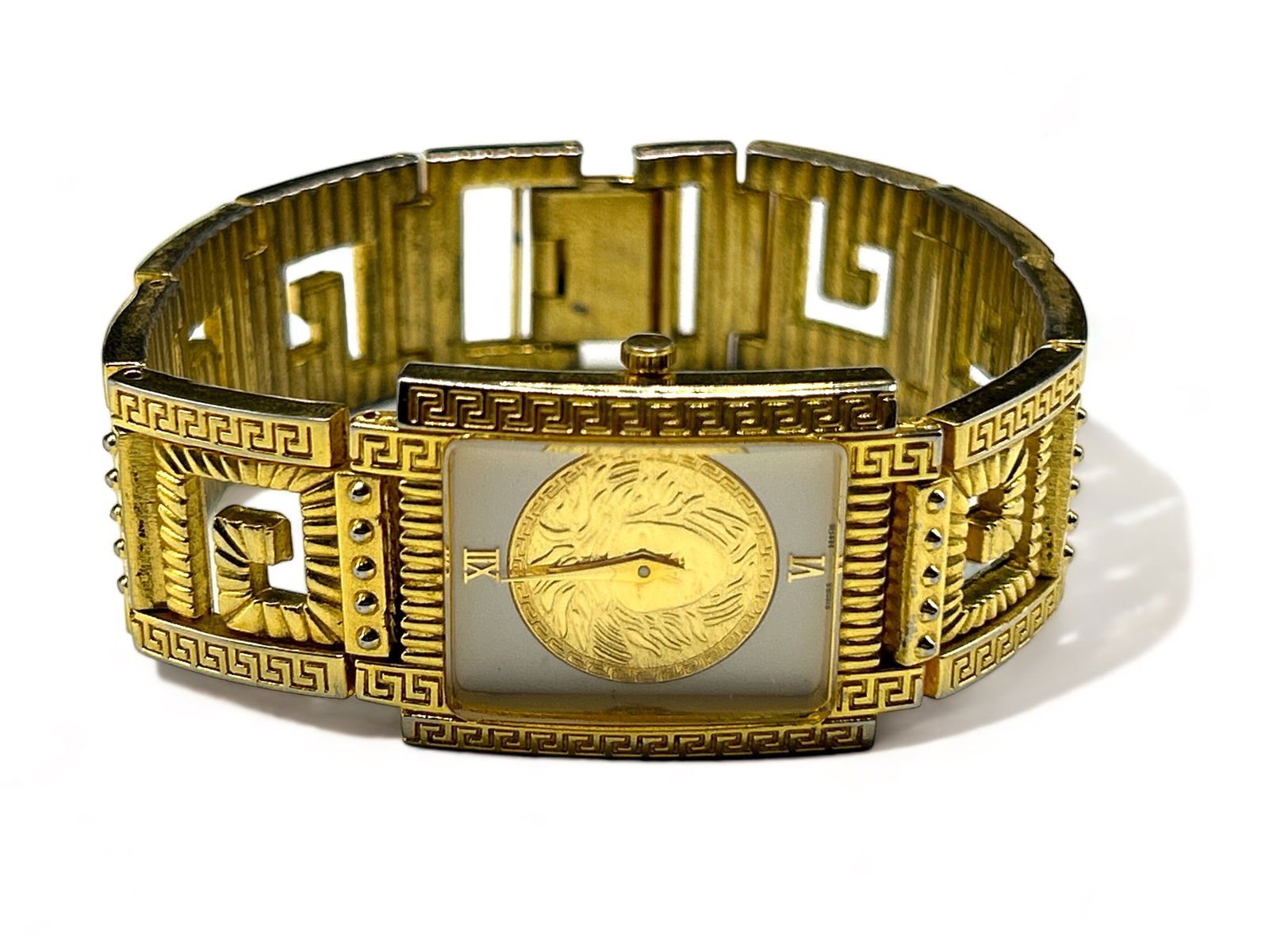 Wrist watch marked Gianni Versace: Gold plated. model 4377. Not authenticated. We do not guarantee. Not tested