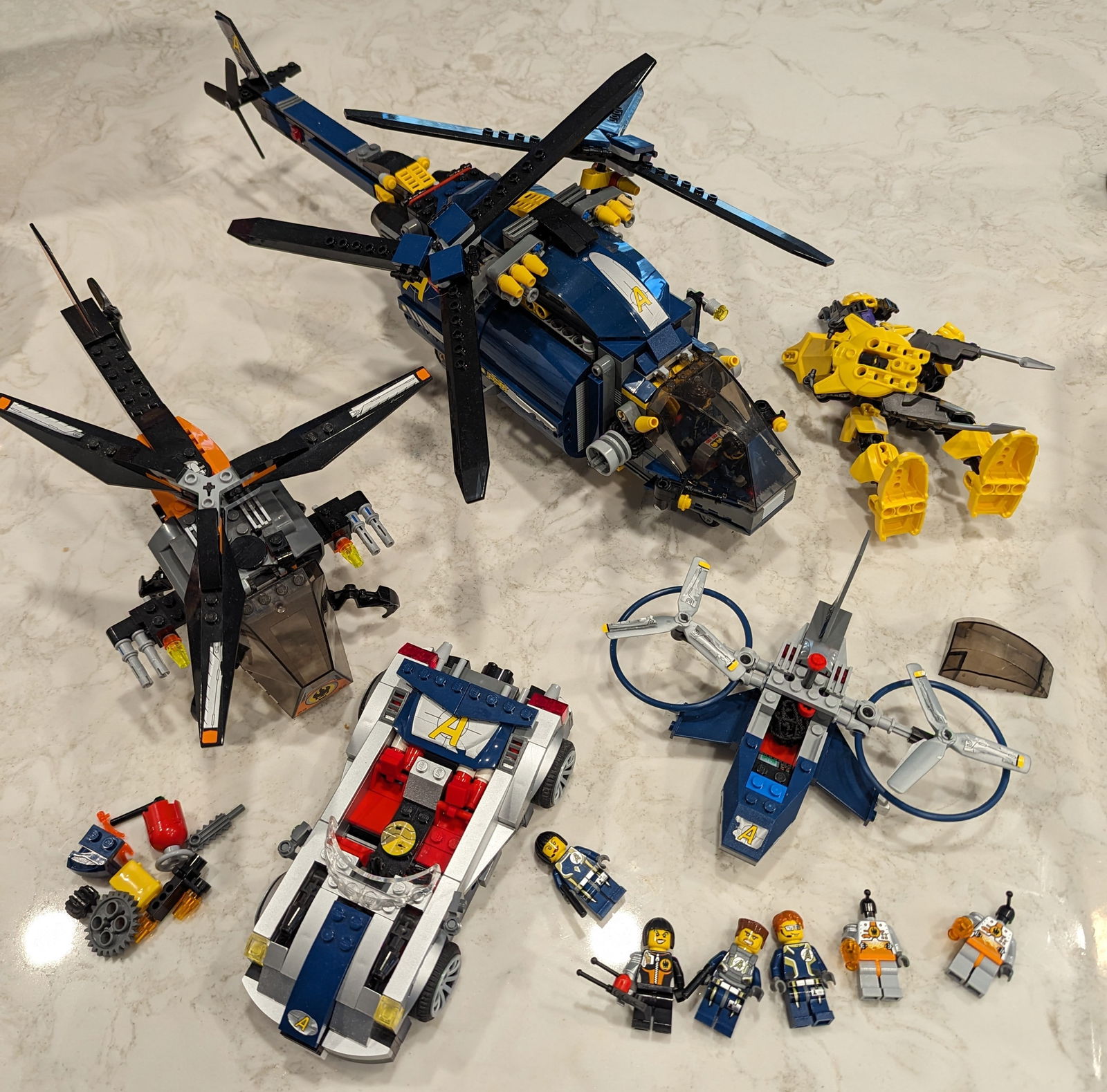 Assorted large Lego sets - assembled (1 of 4)