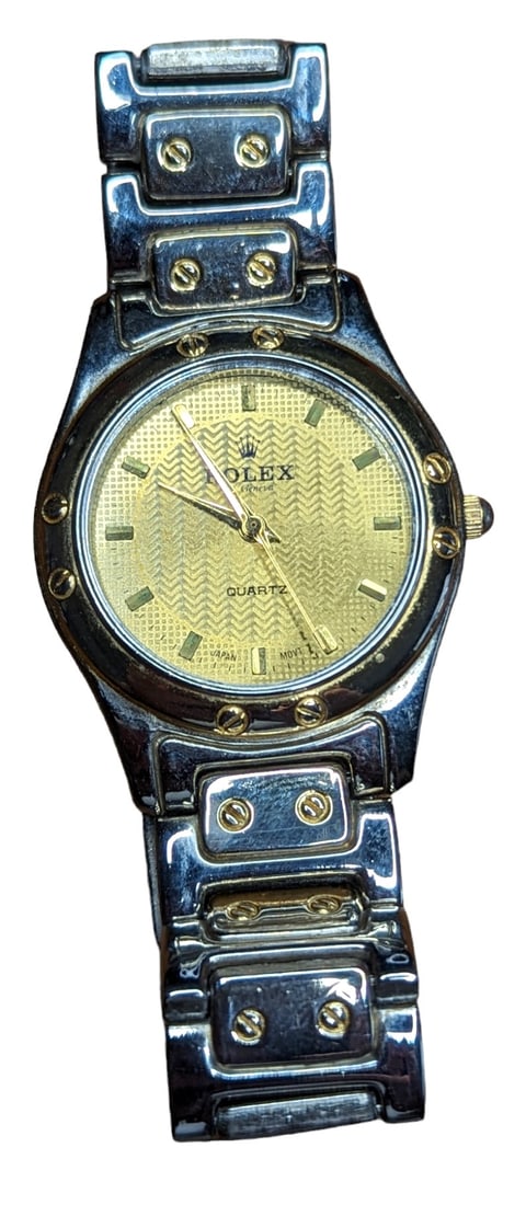 Wrist watch: As is. Not authenticated. We do not guarantee. Not tested