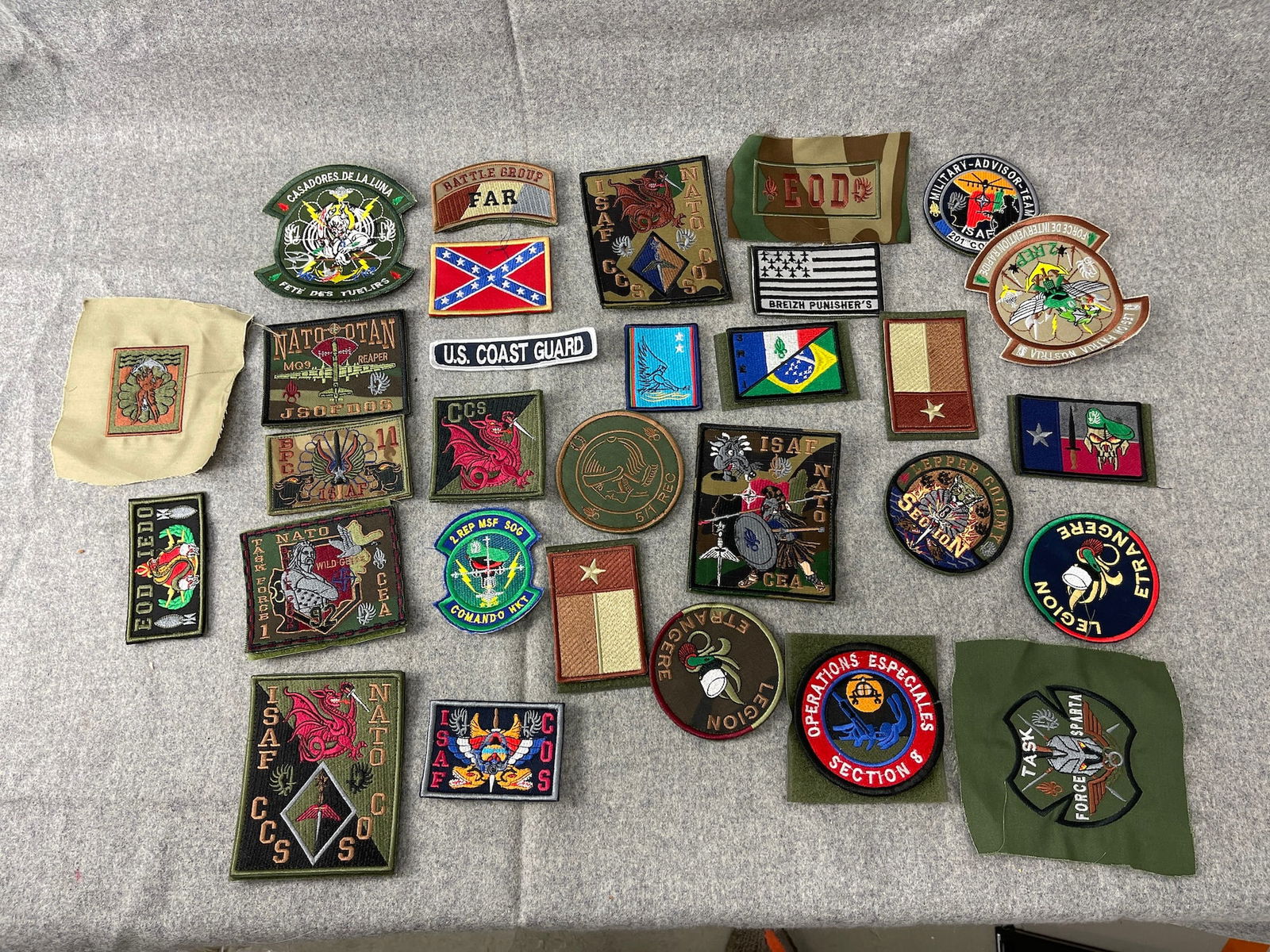 VINTAGE MILITARY PATCH COLLECTION LOT 30 PIECE (1 of 4)