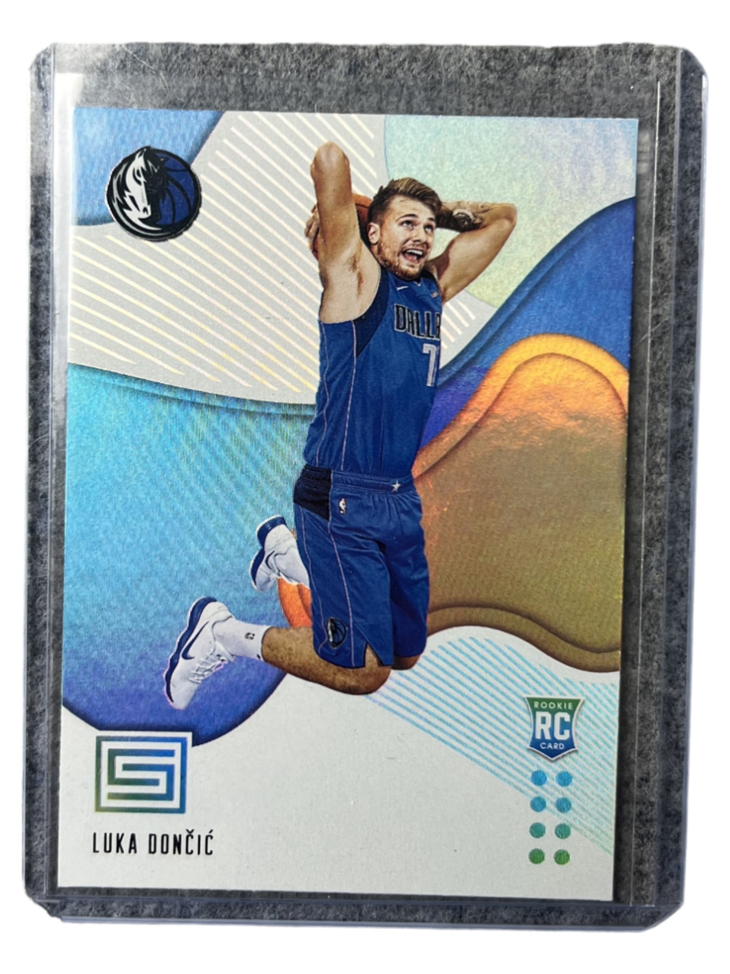 LUKA DONCIC PANINI STATUS BASKETBALLTRADING CARD 172 (1 of 3)