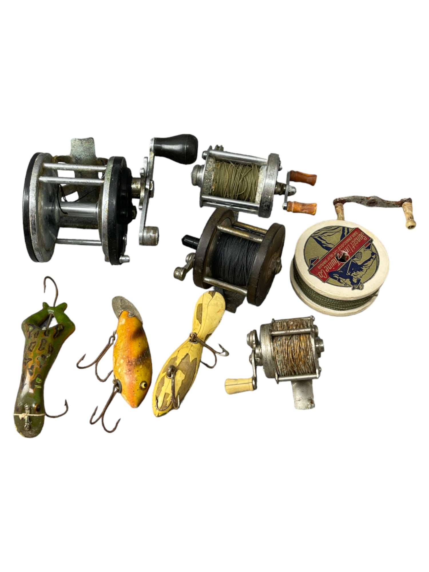 VINTAGE ANTIQUE FISHING REEL BAIT COLLECTION LOT: VINTAGE ANTIQUE FISHING REEL BAIT COLLECTION LOT