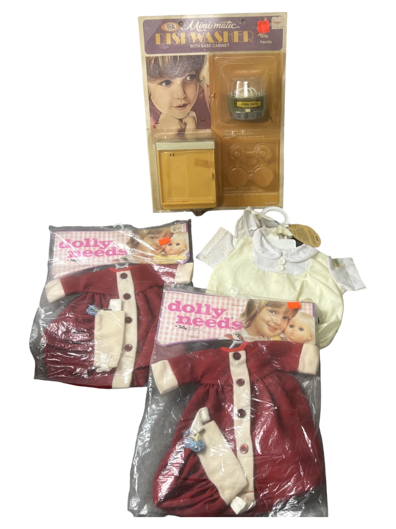 VINTAGE DOLL CLOTHING COLLECTION LOT MINI-MATIC TOY: VINTAGE DOLL CLOTHING COLLECTION LOT MINI-MATIC TOY