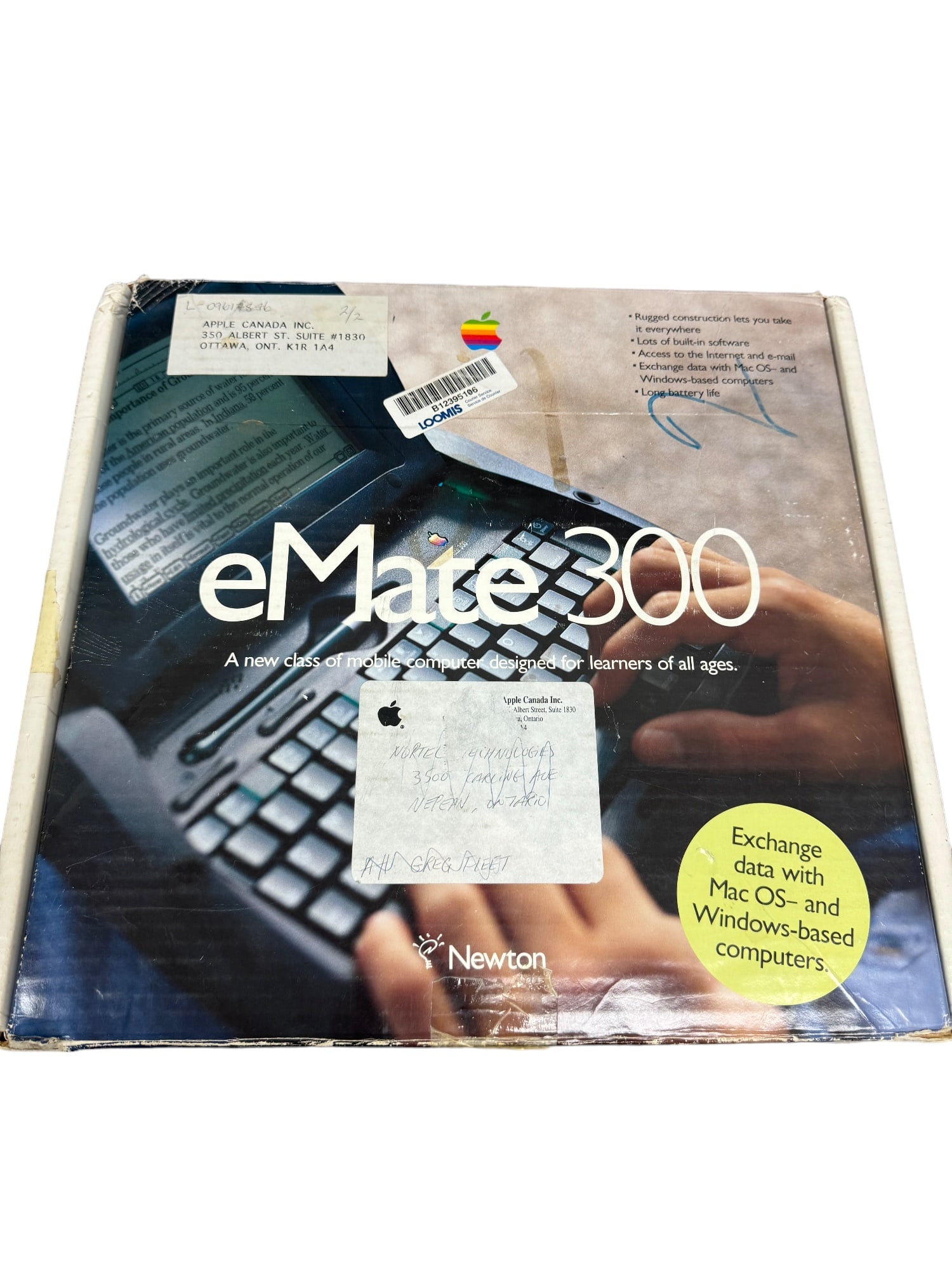 Apple Newton eMate 300 with box (1 of 4)