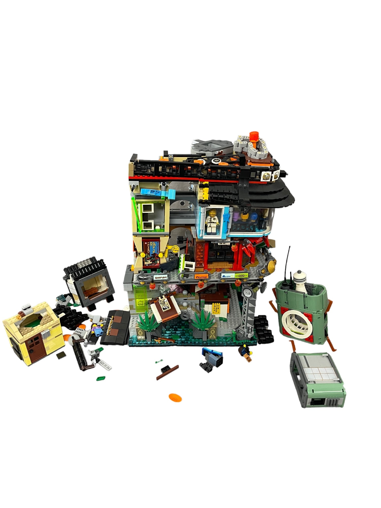 LEGO Ninjago City 70620 4867 Pieces: LEGO Ninjago City 70620 4867 Pieces Some pieces may be missing