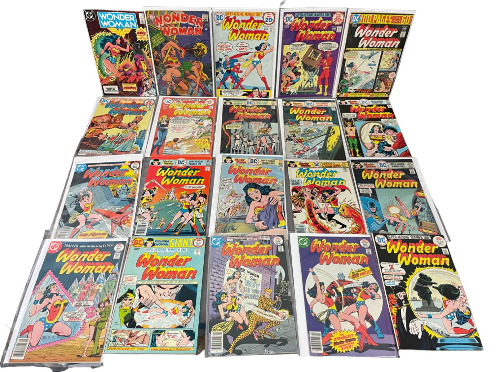 Wonder Woman DC Comic Book Collection Lot of 20 (1 of 13)
