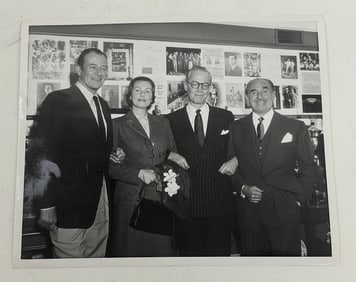 RARE JOHN WAYNE PHOTO SIGNED AUTHOGRAPH