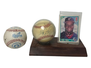 Vintage Baseballs Signed by Frank Thomas and Rick Honeycutt Collection Lot