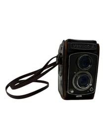 Vintage Yashica-Mat 120 Film TLR Camera w/ Lumaxar 3.5/80mm Lens w/ Leather Case 6"x3.5"