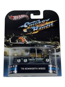 Hot Wheels Retro Entertainment Smokey and the Bandit '75 Kenworth W900 Car Toy