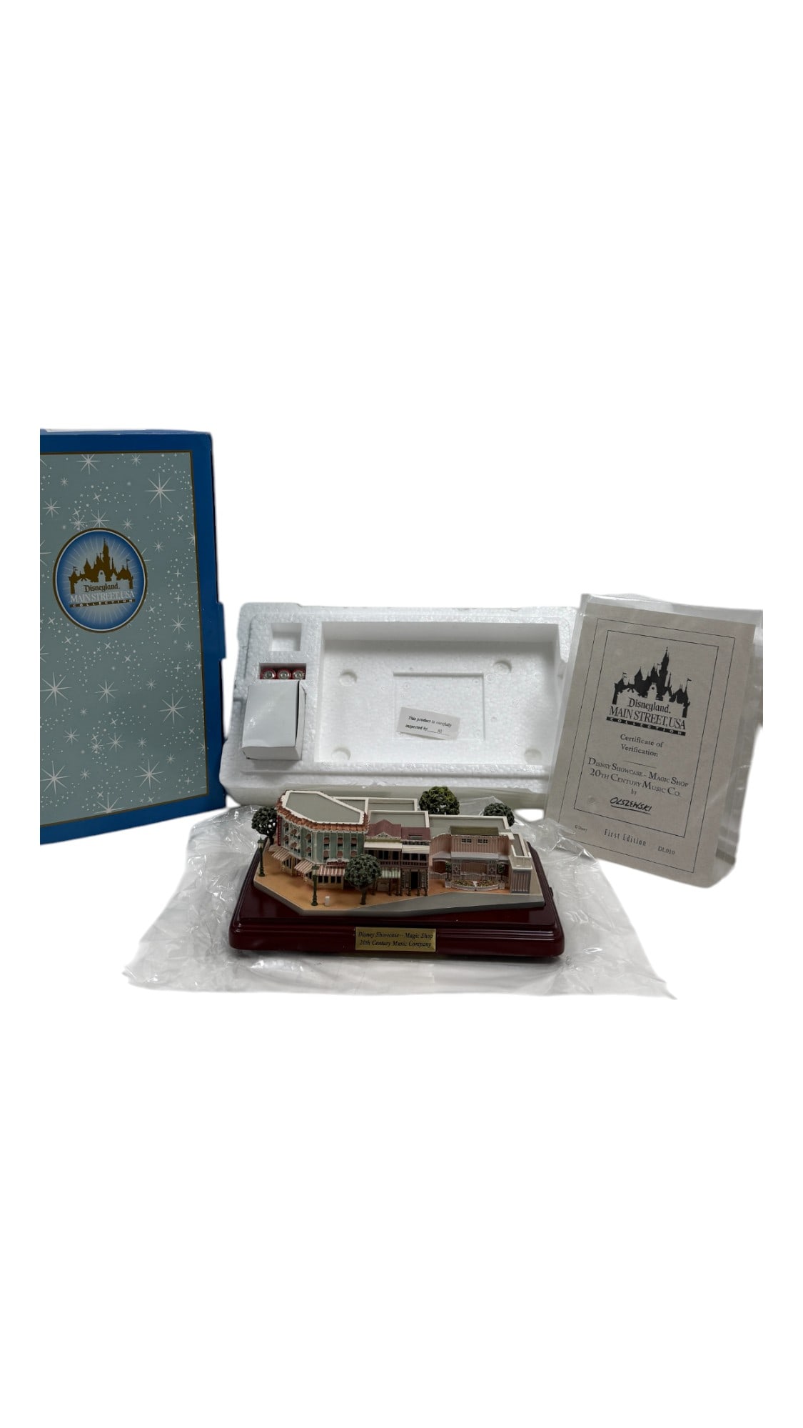 Disneyland Main Street Collection Showcase Magic Shop by Olszewski First Edition DL 010 (1 of 9)