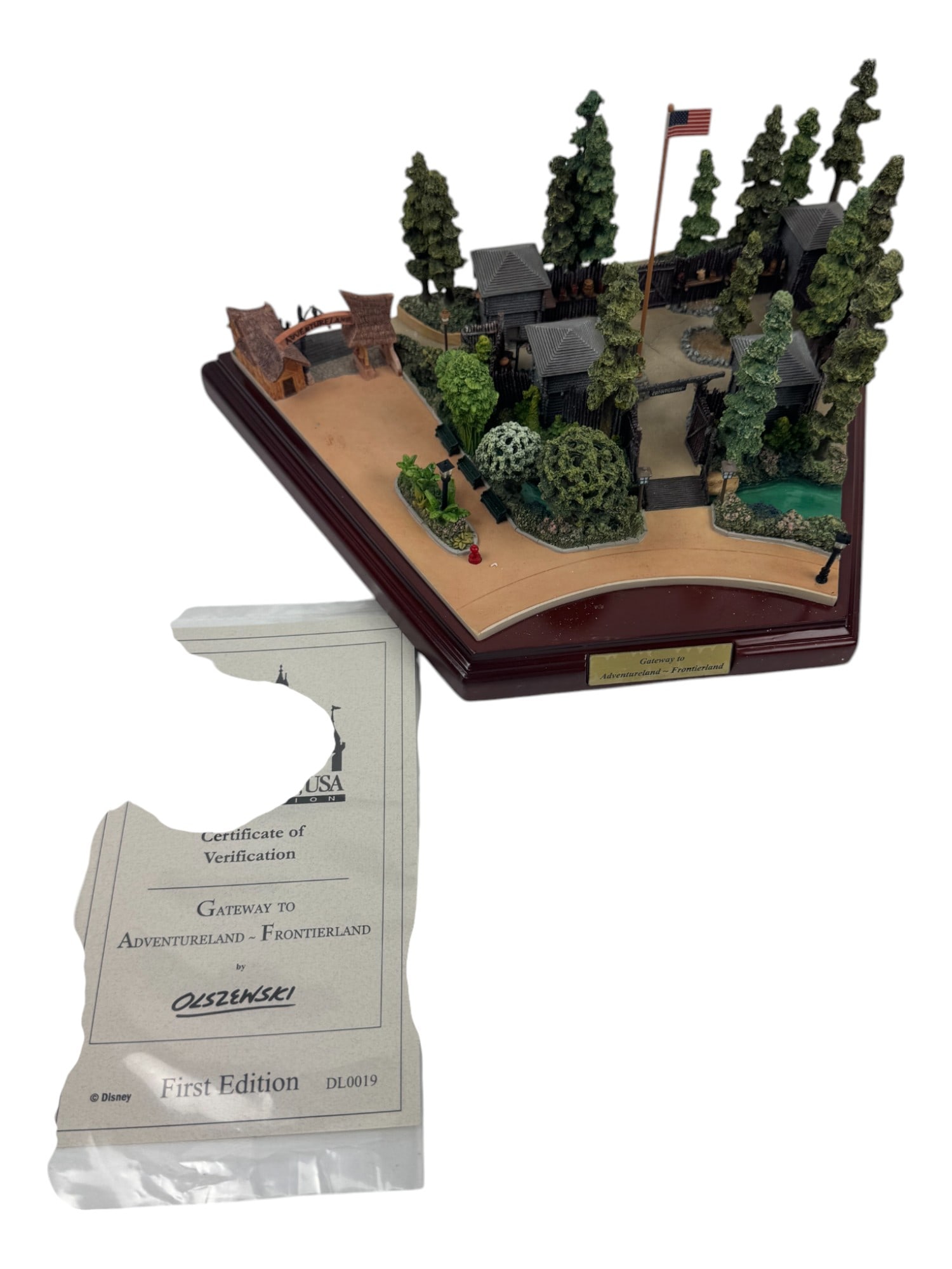 Disneyland Main Street Collection Shocase ADVENTURELAND FRONTIERLAND by Olszewski First Edition DL (1 of 9)