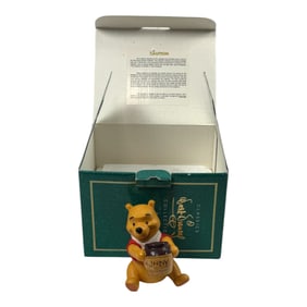 WDCC Disney Classic Collection Winnie The Pooh 1996 Membership Sculpture