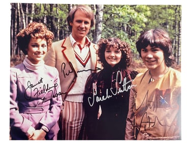 Doctor Who - Peter Davidson Matthew Waterhouse Sarah Sutton Janet Fielding Cast Signed 8x10
