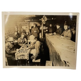 International Film Service 1918 Soldiers Playing Checkers Original Press Photo