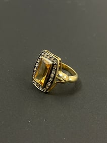 Vintage 14k Gold Yellow Sapphire Diamond Ring Size 7 weight 5.61 grams