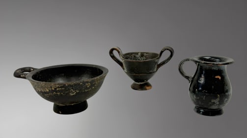 Three-Piece Greek Terracotta Group: Zenon Figurine and Blackware Vessels – 1st Century BC
