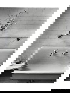 Andre Kertesz (1894-1985) - Original Signed Silver Gelatin Photograph: Andre Kertesz (1894-1985) - Original Signed Silver Gelatin Photograph. Mounted to mat, signed on recto of matting. Size of photo: 9 1/2" x 12 1/2". Size with mat: 20" x 16".