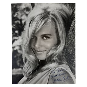 Shirley Eaton Autograph 8 x 10 Hollywood Movie Star Photo
