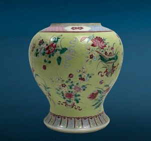 Antique Chinese Famille Rose Porcelain Jar