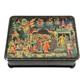 Russian Hand Painted Large Lacquer Box Signed  8.25 x 6.25 x 2.25 inches