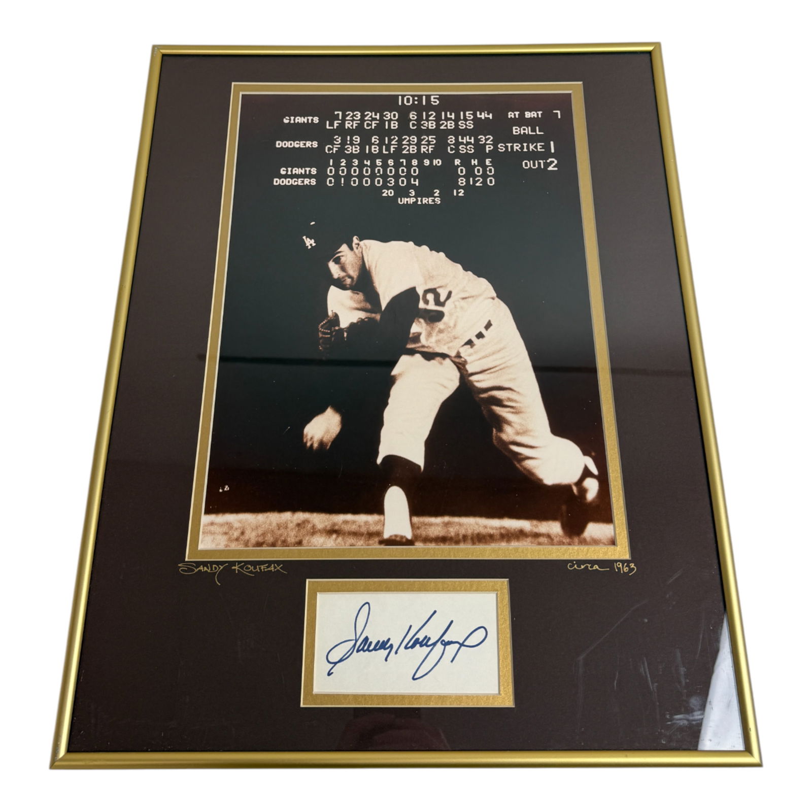 Vintage Photograph Sandy Koufax Signature 1963 with COA from Mark Reuben Gallery Size 16.25 x 20.25: Vintage Photograph Sandy Koufax Signature 1963 with COA from Mark Reuben Gallery Size 16.25 x 20.25 in