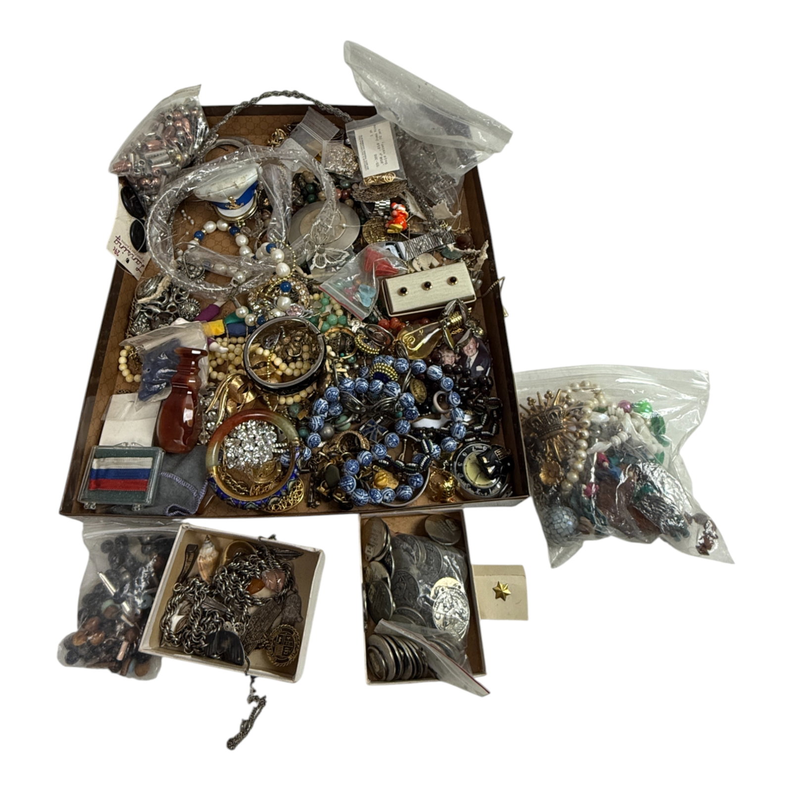 Large Lot of Vintage Custome Jewlery: Large Lot of Vintage Custome Jewlery: Watches, Buttons, Rings, Necklaces, Braclets, Brooches and more