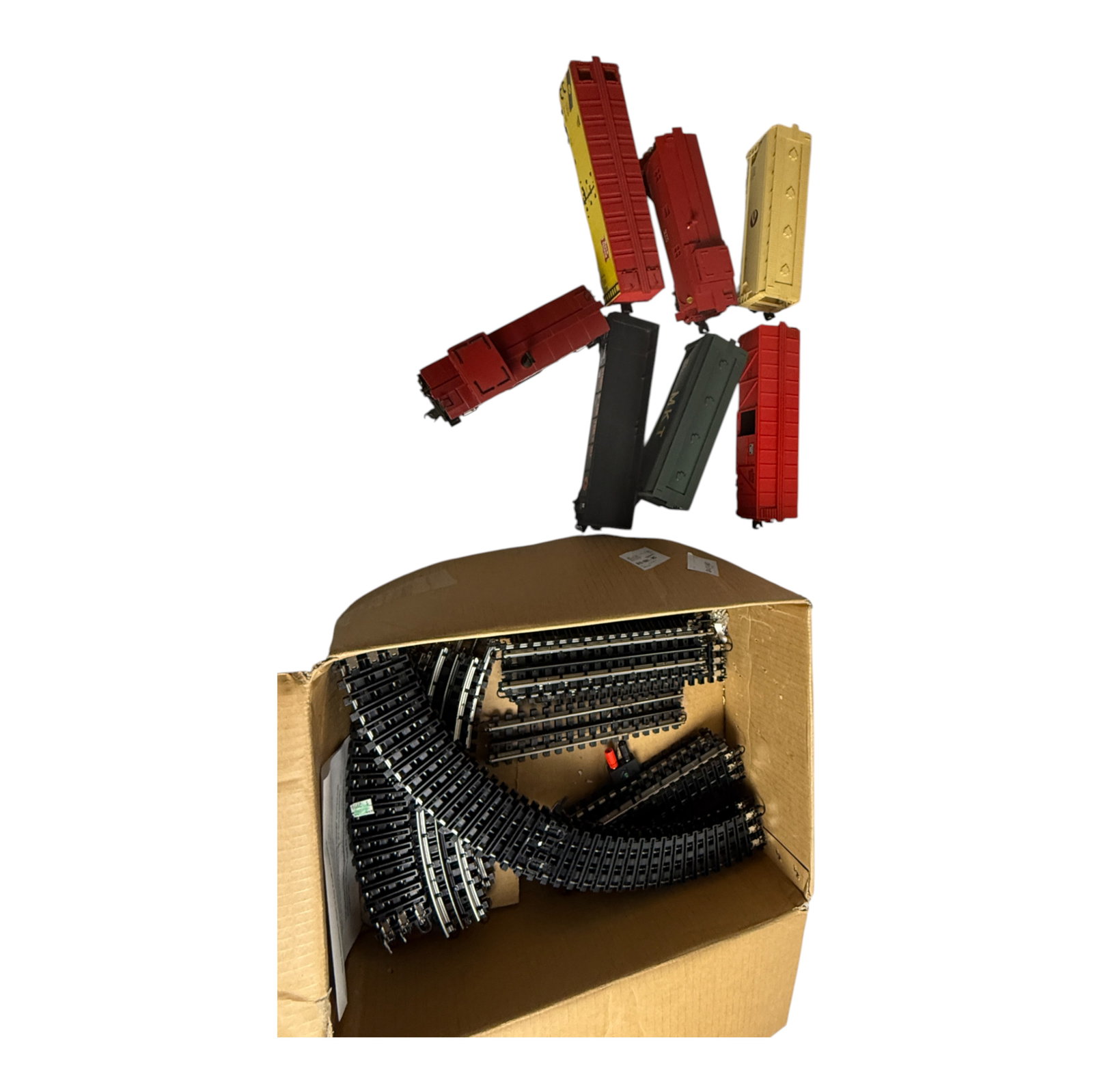 Vintage Lionel O Gauge Train Tracks & Cars (1 of 3)