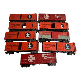 Lot of 9 Vintage O Scale Train Boxcars