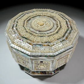 Large Inlaid Mother-of-Pearl Octagonal Box