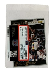 1995 SkyBox Premium Michael Jordan Larger Than Life PSA 7