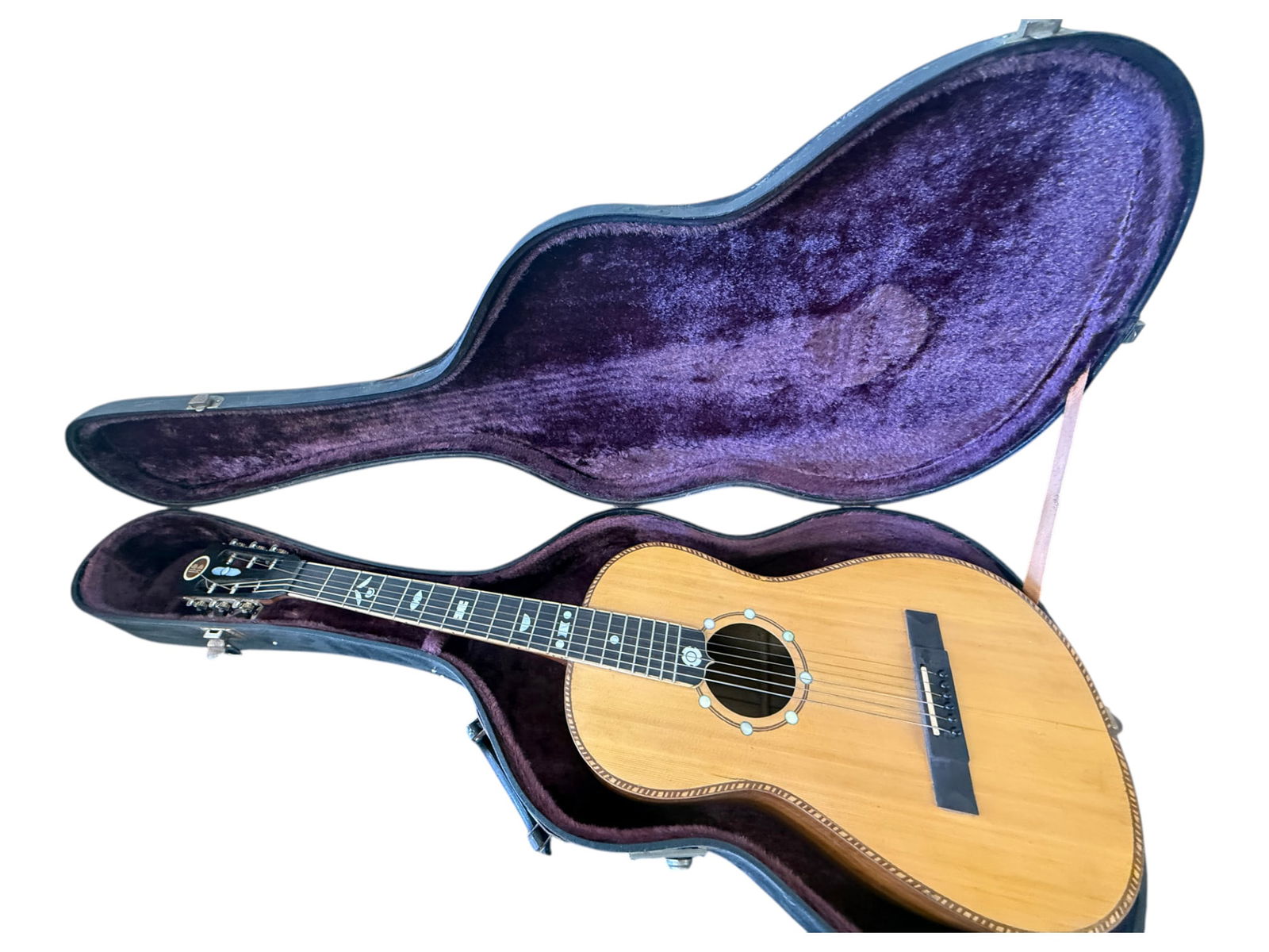 Acoustic Guitar in Case (1 of 4)