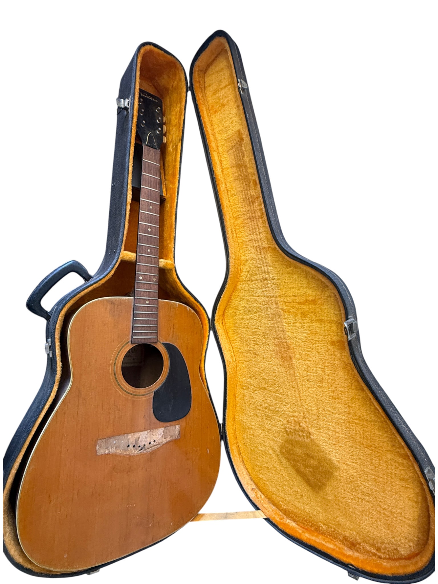 Acoustic Guitar in Case (1 of 5)