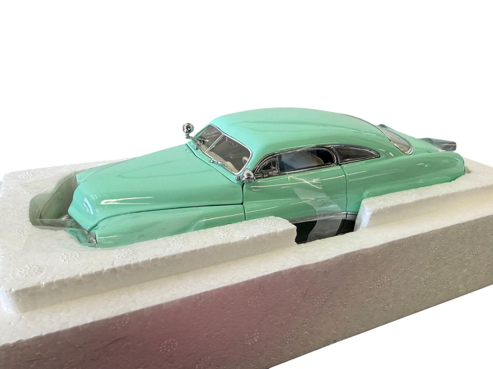 Large Scale 1949 Mercury Coupe Die-Cast Model Car: Large Scale 1949 Mercury Coupe Die-Cast Model Car