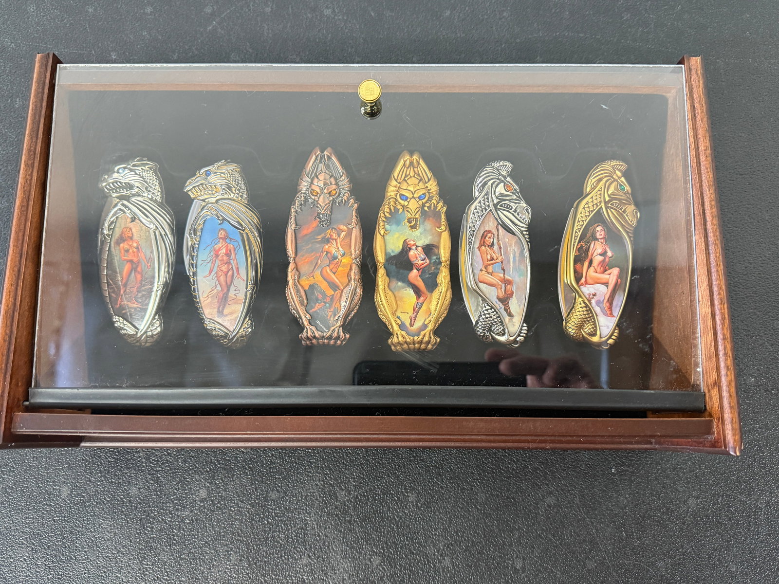 A Collection of Erotic Fantasy Knives: A Collection of Erotic Fantasy Knives