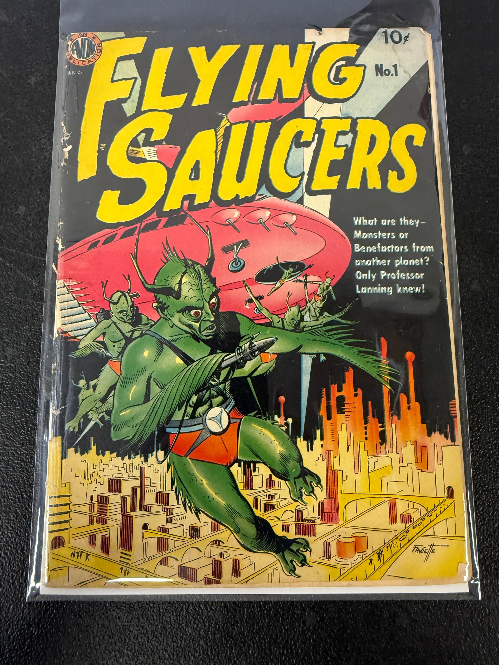 Flying Saucers #1 Vintage 10c Sci-Fi Comic Book (1 of 2)