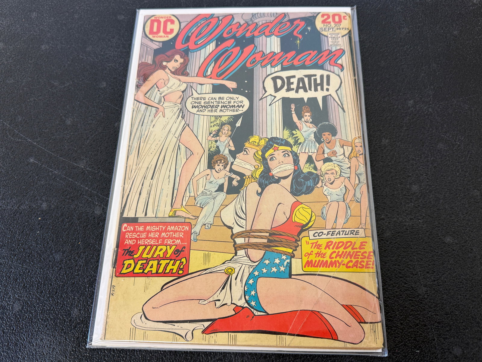 Wonder Woman #220 DC Vintage Comic Book (1 of 2)