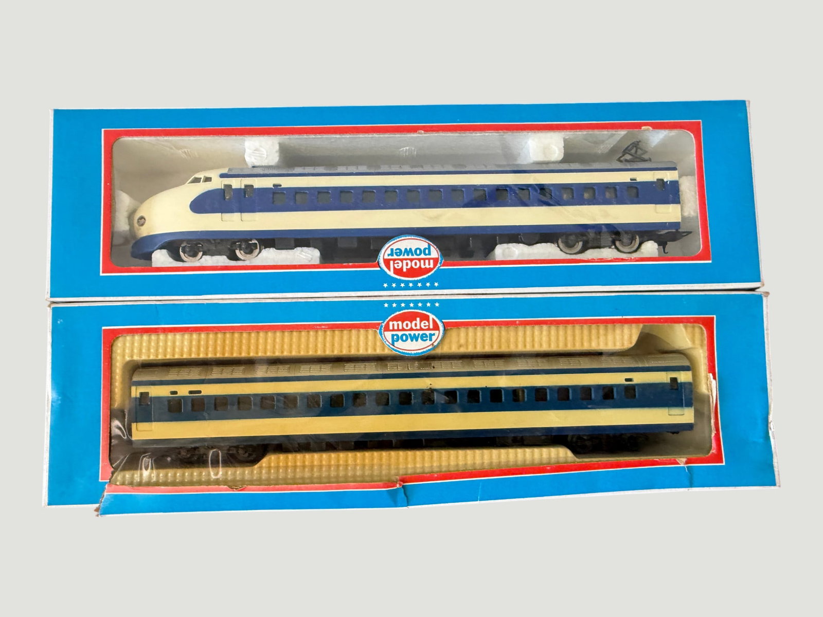 Model Power HO Scale Shinkansen Bullet Train Locomotive & Passenger Car Set (1 of 4)