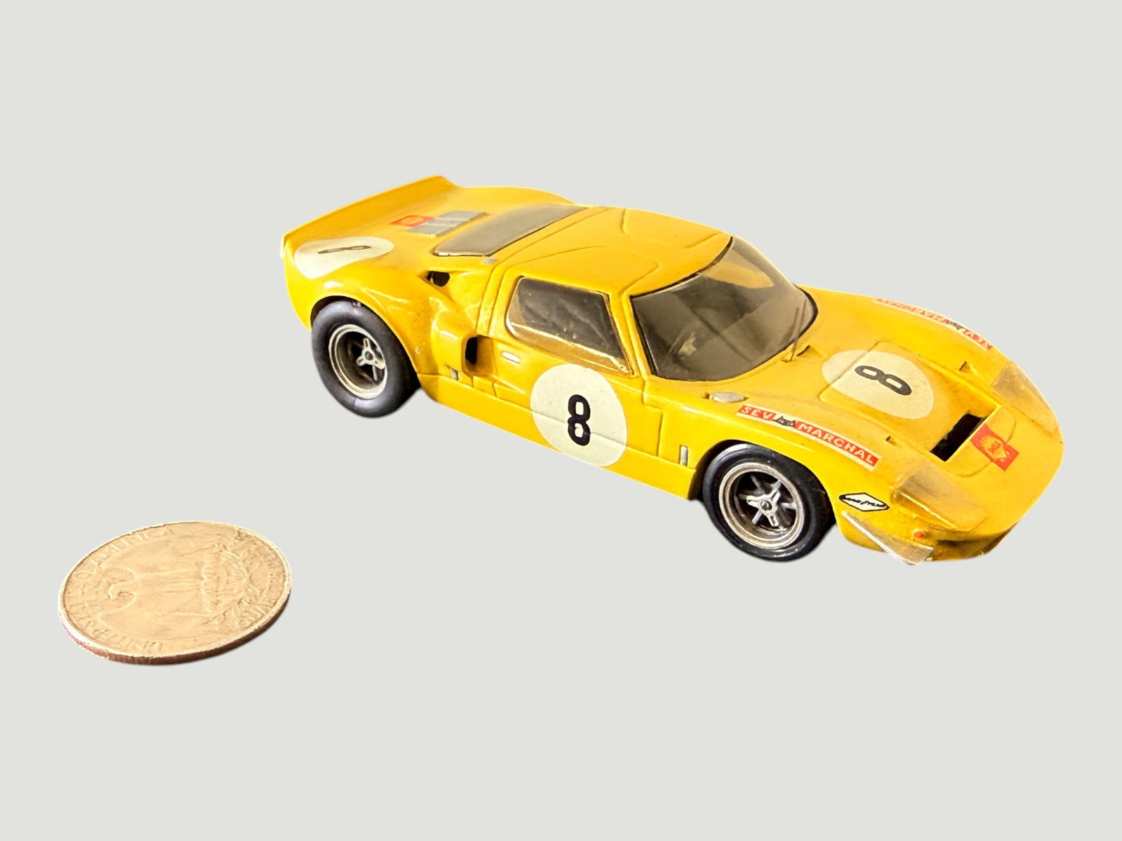 Dinky Toys Ford GT40 Le Mans Racing Car No. 8 Yellow Diecast Model 1960s (1 of 5)