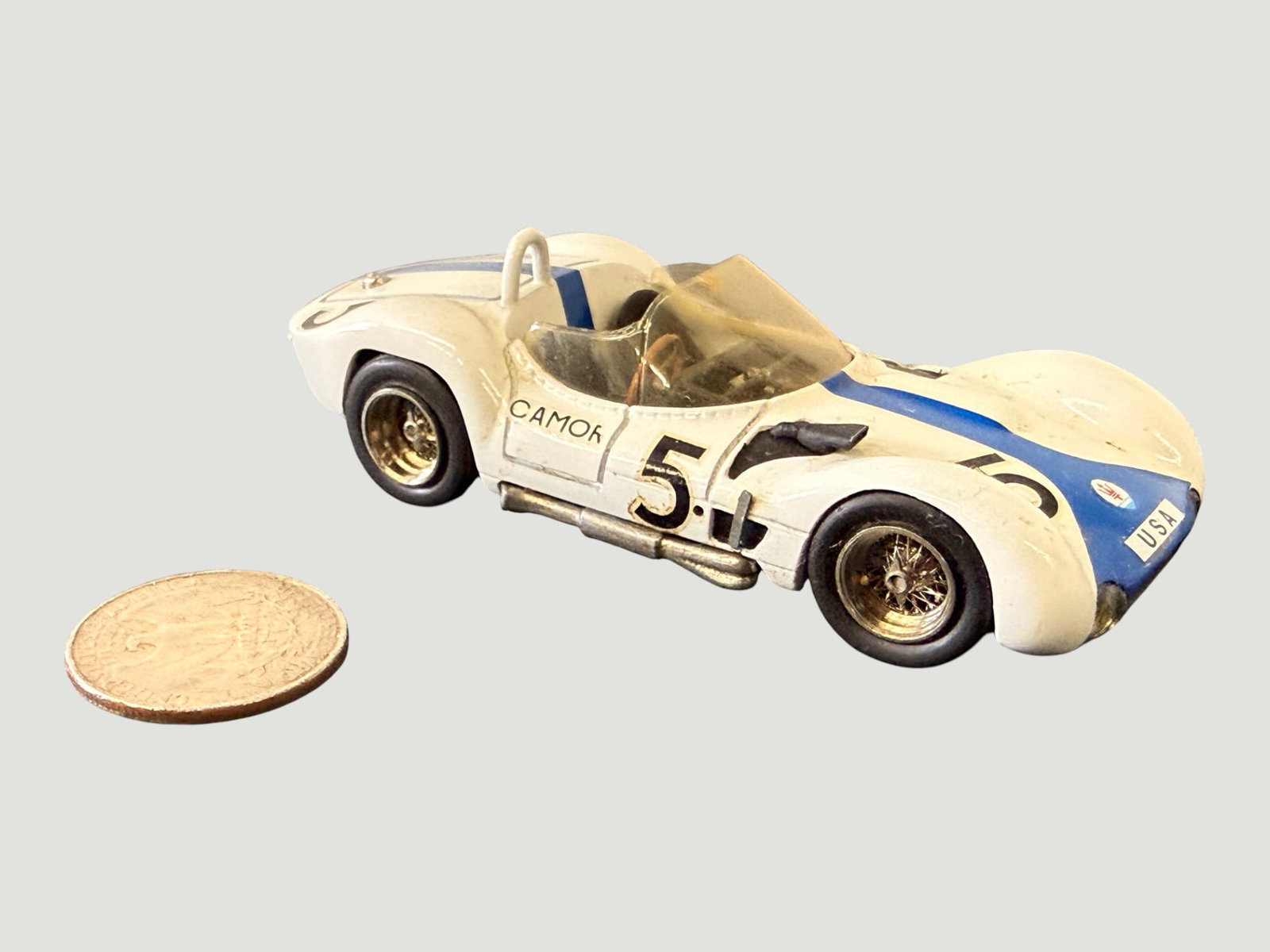 Maserati Tipo 61 Birdcage #5 USA 1:43 Scale White Metal Model Racing Car: A finely detailed 1:43 scale white metal model of the Maserati Tipo 61 'Birdcage' racing car, presented in the iconic white and blue livery with racing number 5 and USA designation, consistent with th